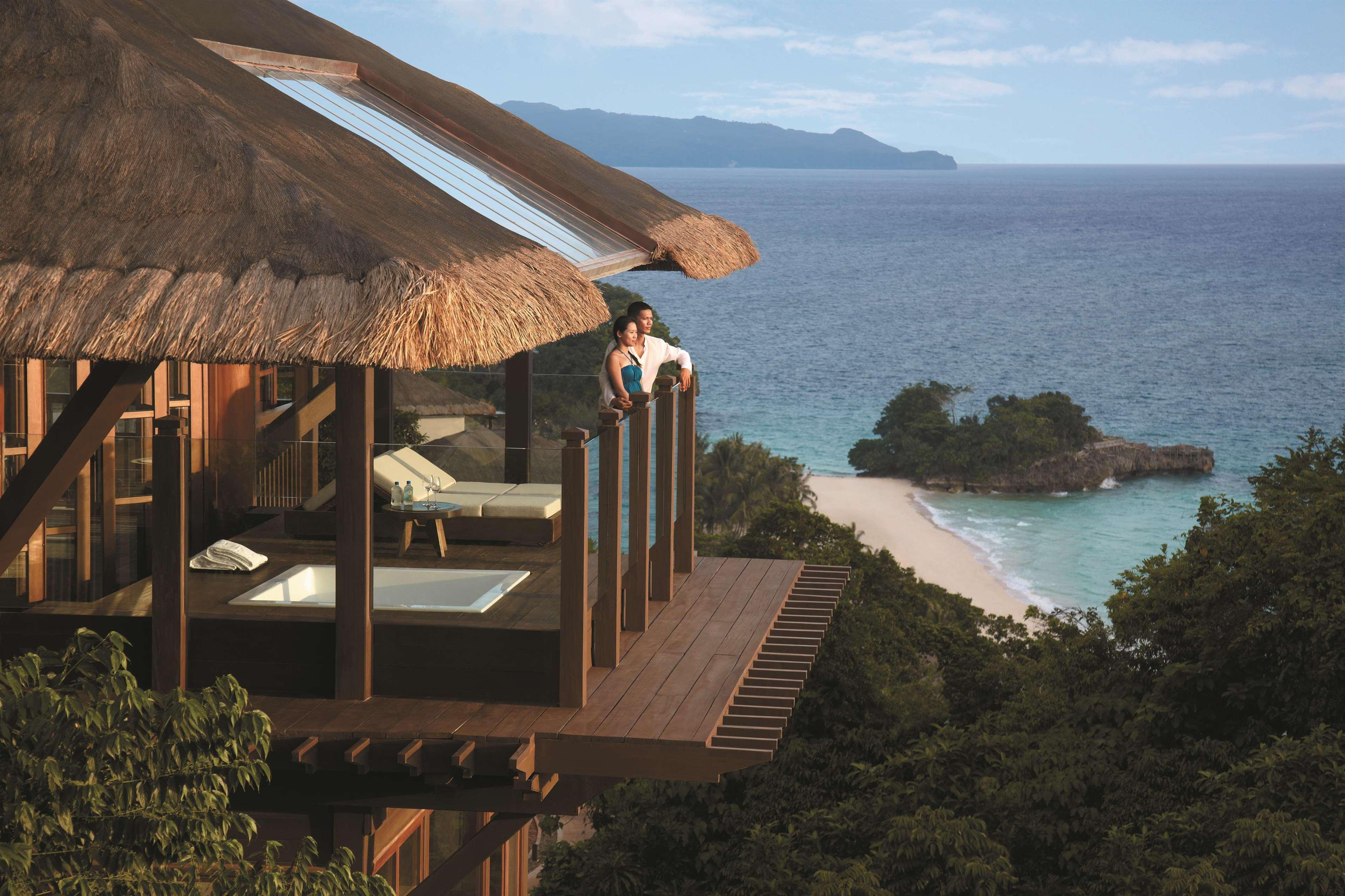 Shangri-La Boracay Exteriér fotografie A view of the beach from the resort