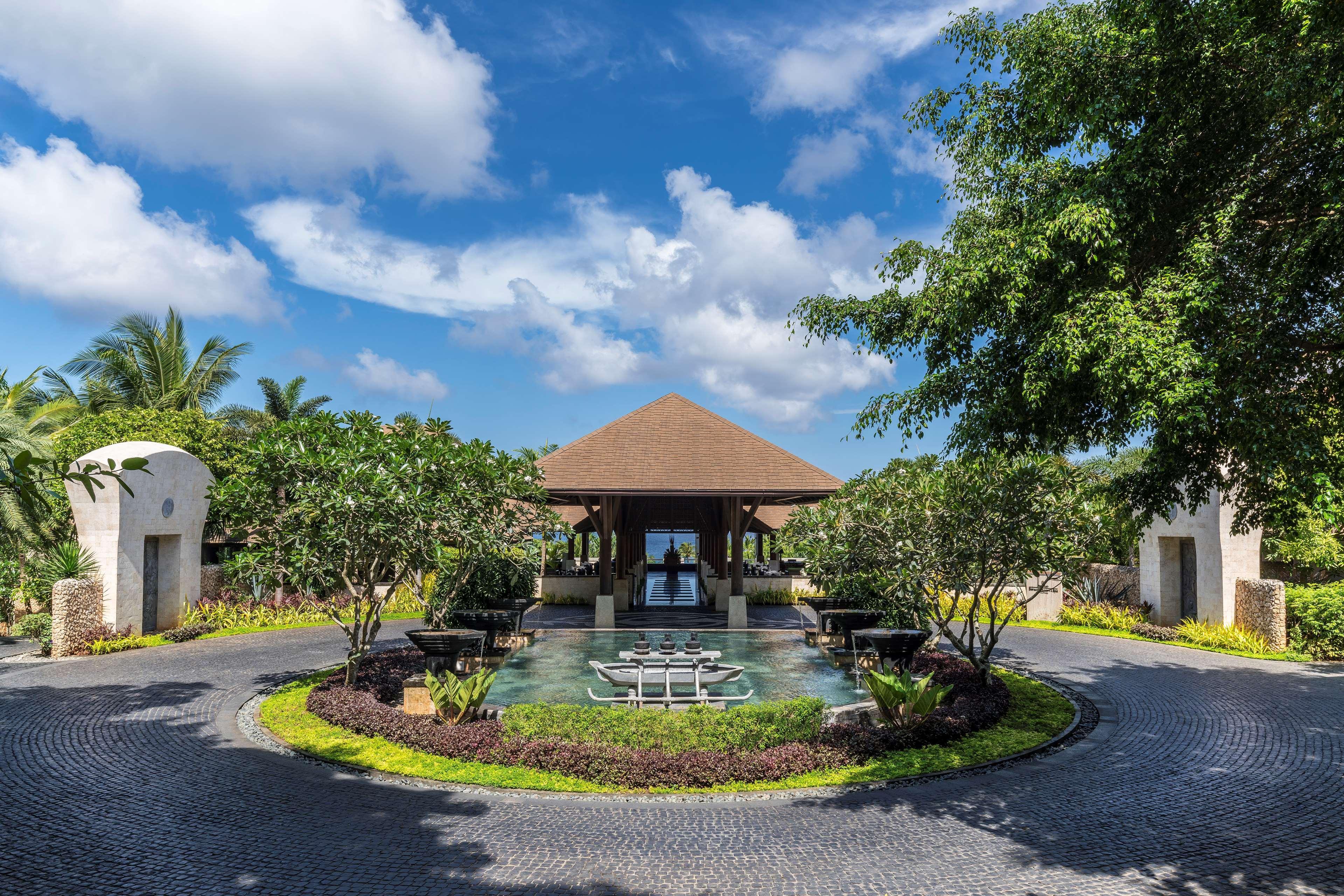 Shangri-La Boracay Exteriér fotografie Entrance to the resort