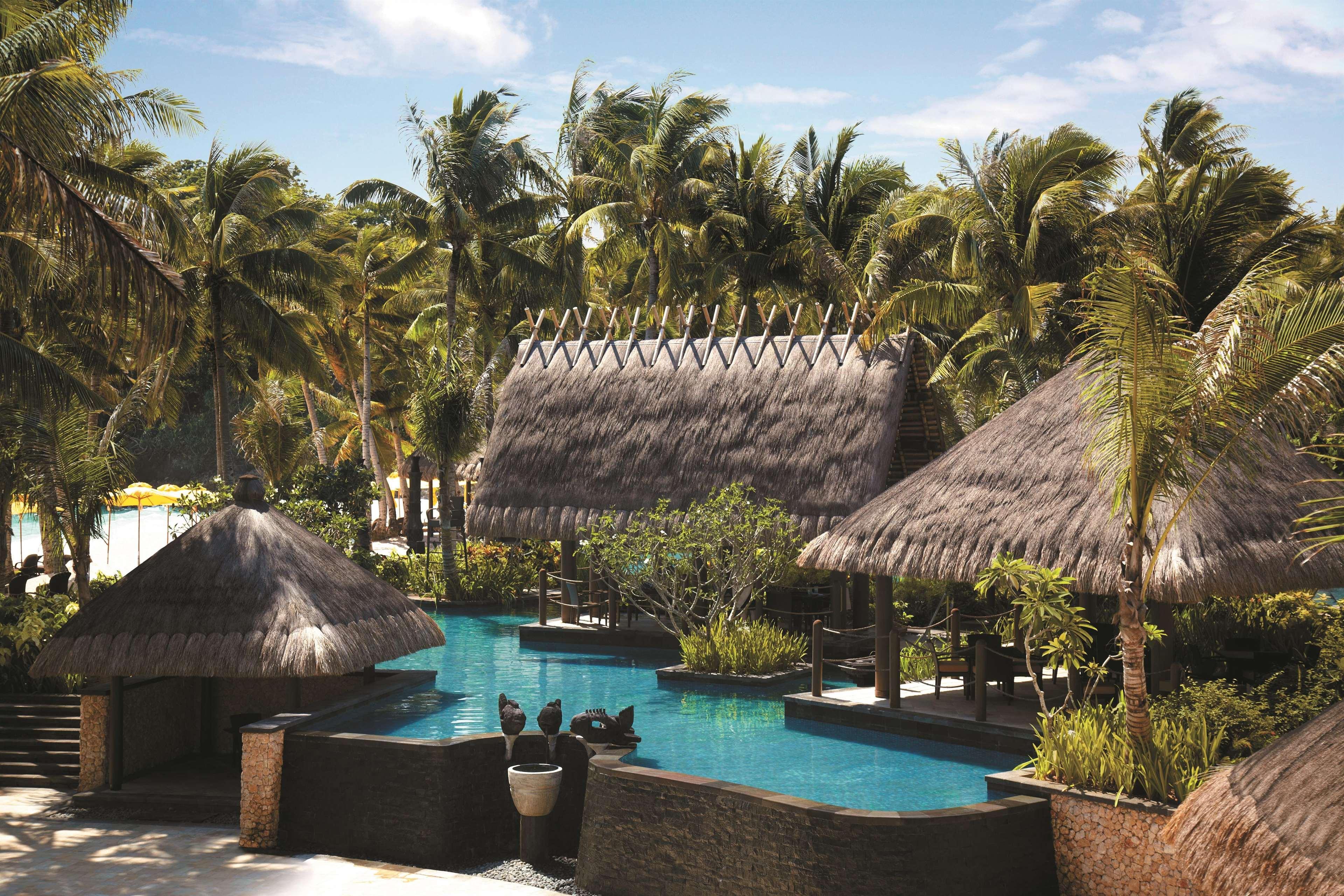 Shangri-La Boracay Exteriér fotografie The resort's main pool