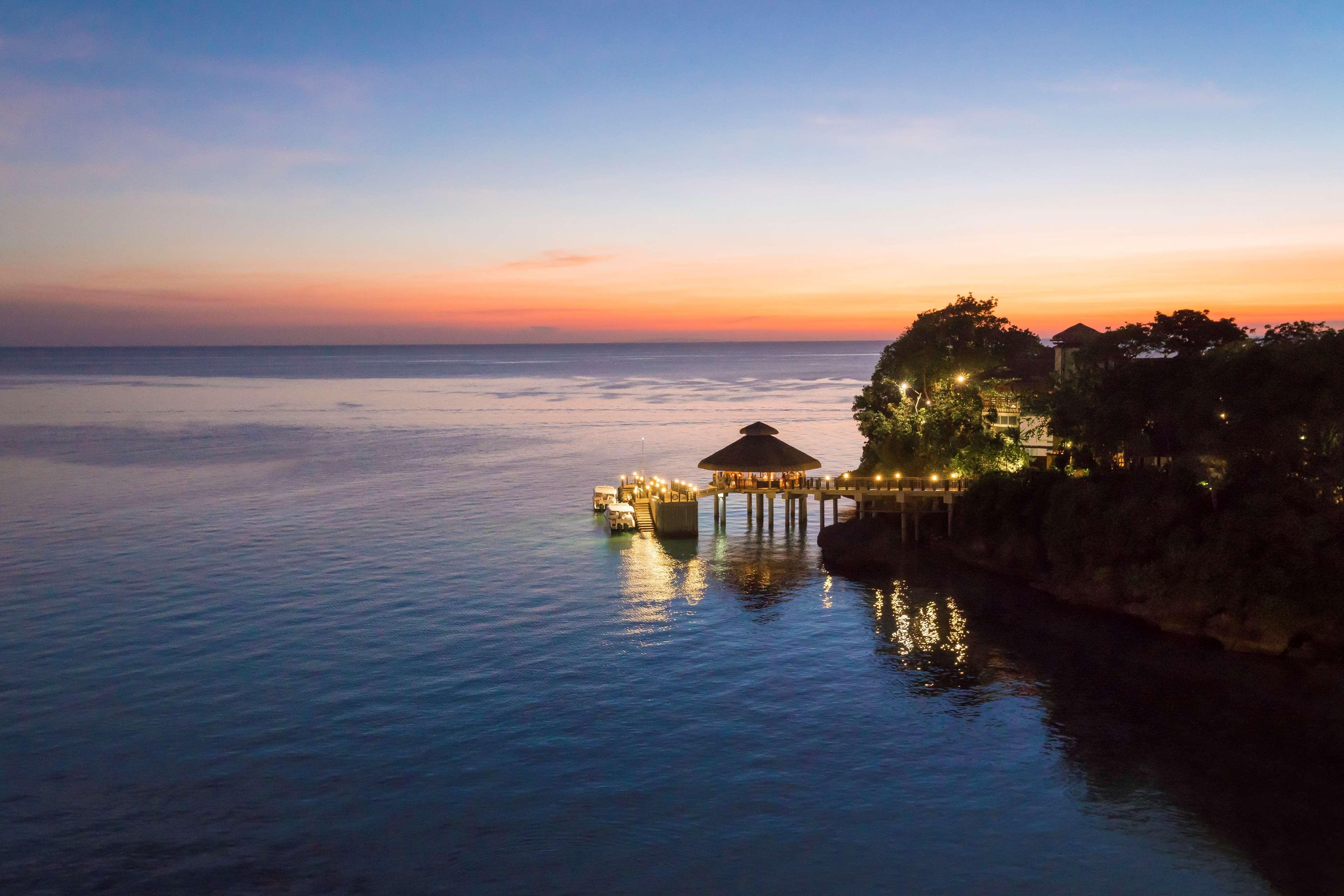 Shangri-La Boracay Exteriér fotografie Sunset at the resort