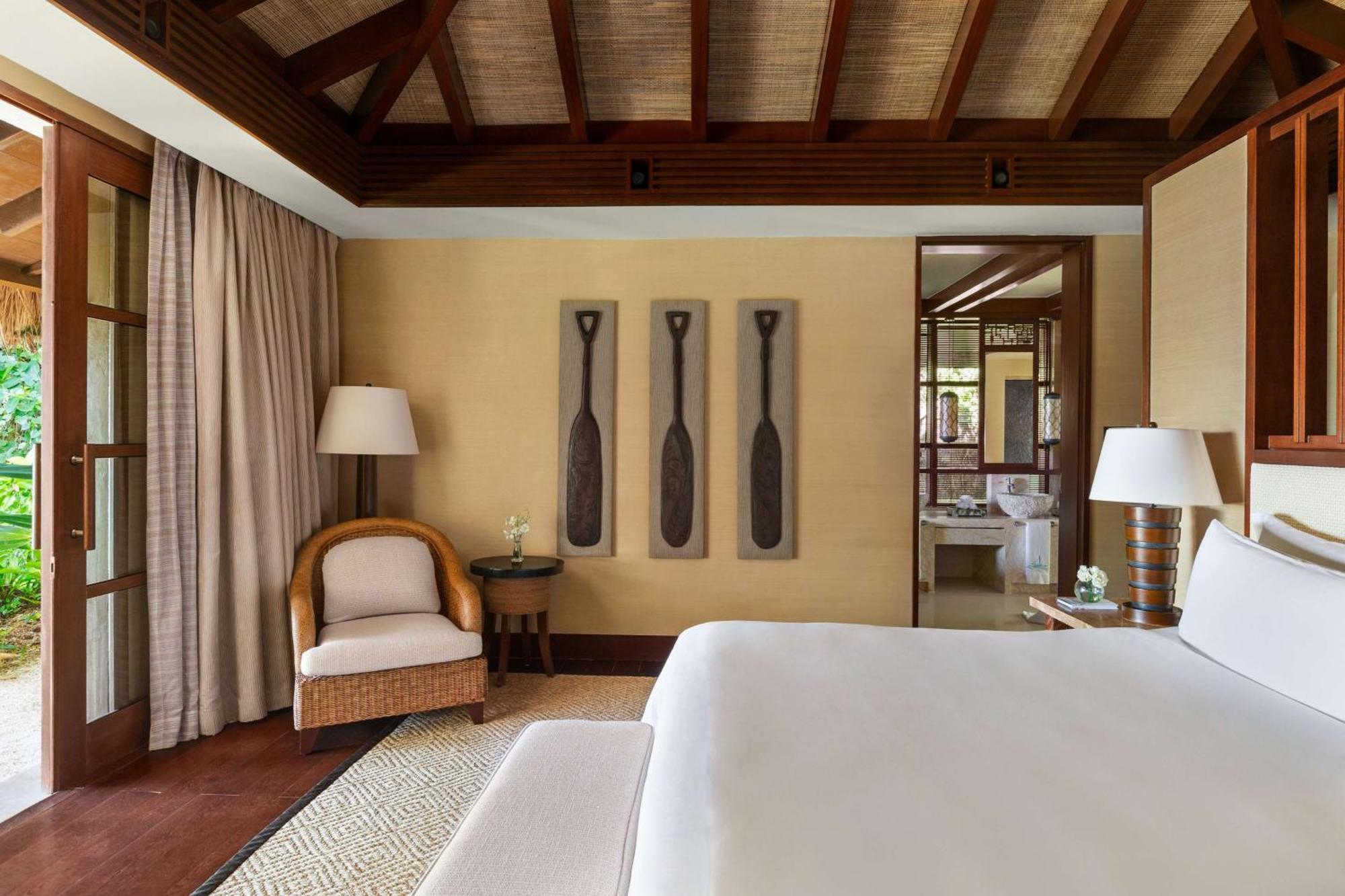 Shangri-La Boracay Exteriér fotografie A bedroom at the Four Seasons Resort Maldives at Landaa Giraavili