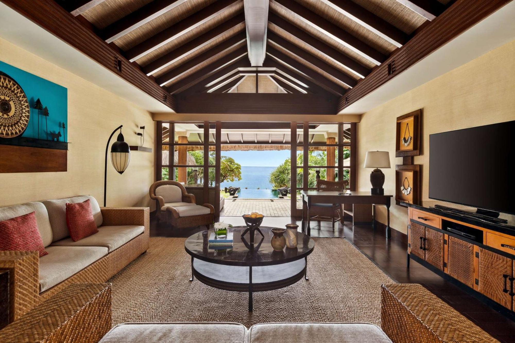 Shangri-La Boracay Exteriér fotografie Living room of a Beachfront Villa